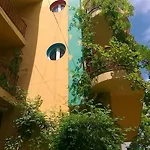 The Colourful Mansion فندق أتوبول