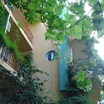 The Colourful Mansion فندق