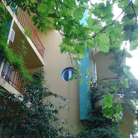 The Colourful Mansion Готель