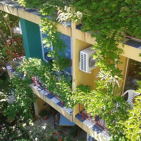 семеен шарената къща 2*
